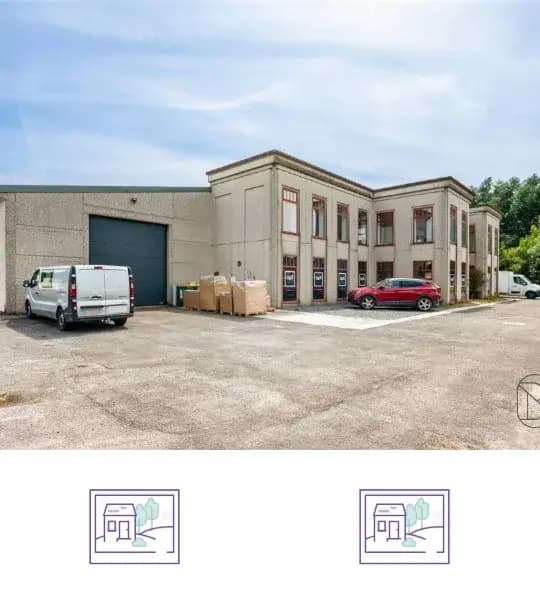 Commercial building for sale