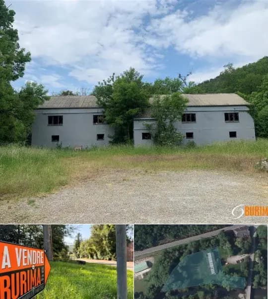 Commercial building for sale