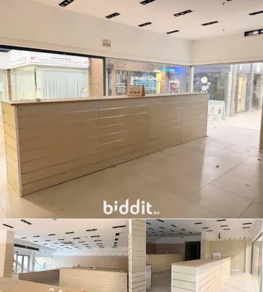 Commercial building in public sale