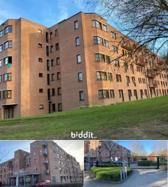 Studio in public sale