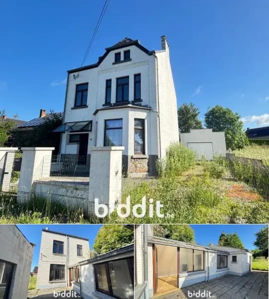 Residence in public sale