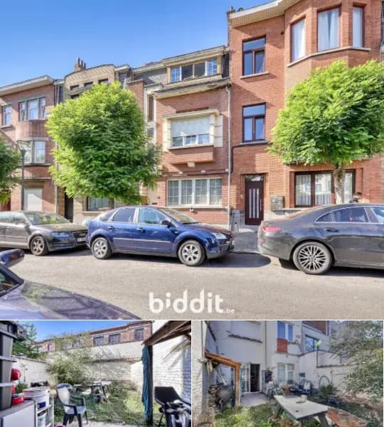 Residence in public sale