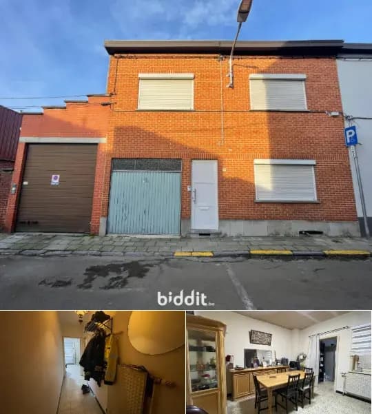 Residence in public sale