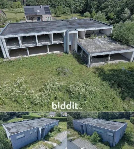 Residence in public sale