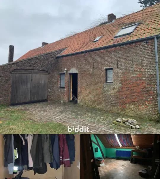 Residence in public sale