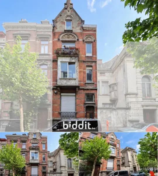 Residence in public sale
