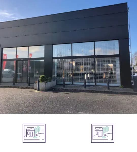 Commercial building for sale