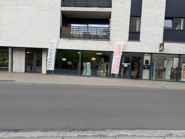 Commercial building for rent