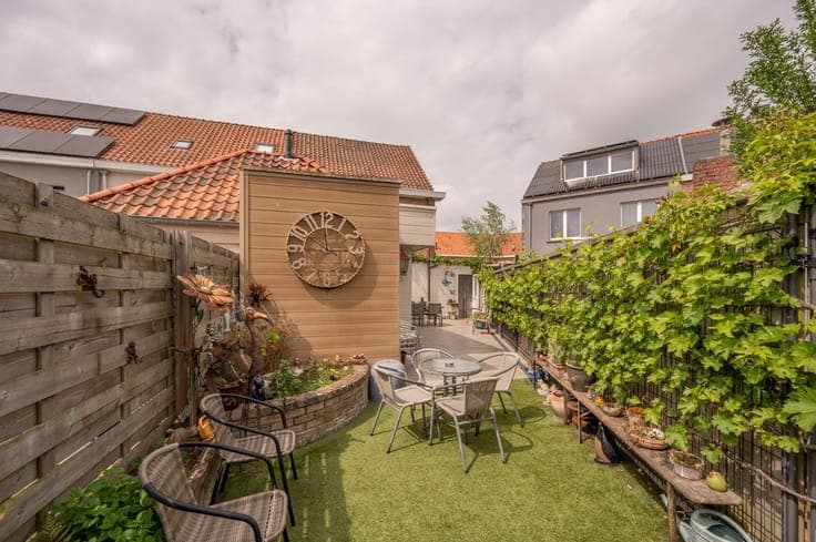 Instapklare rijwoning met garage, 3 slaapkamers en buiten...