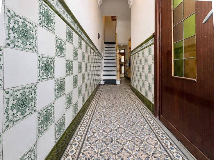 Family home to renovate with 4 bedrooms and sunny terrace