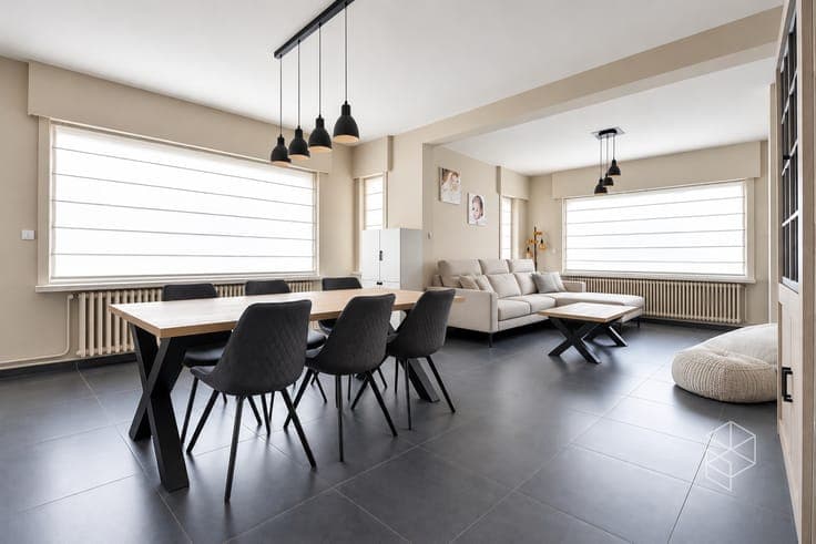 UITSTEKEND GELEGEN WONING met GROTE TUIN