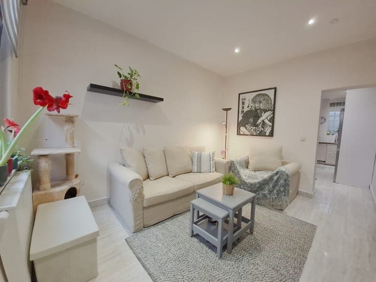 Charming renovated house with 2 bedrooms and office