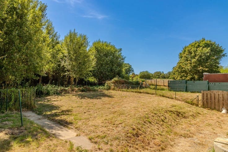 3-bedroom house with large garden