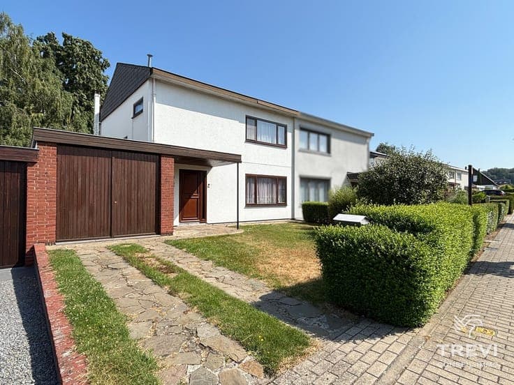Jolie maison 3 façades avec beau jardin dans un joli quartie