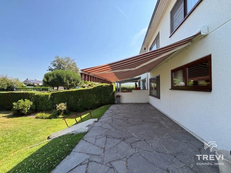 Jolie maison 3 façades avec beau jardin dans un joli quartie
