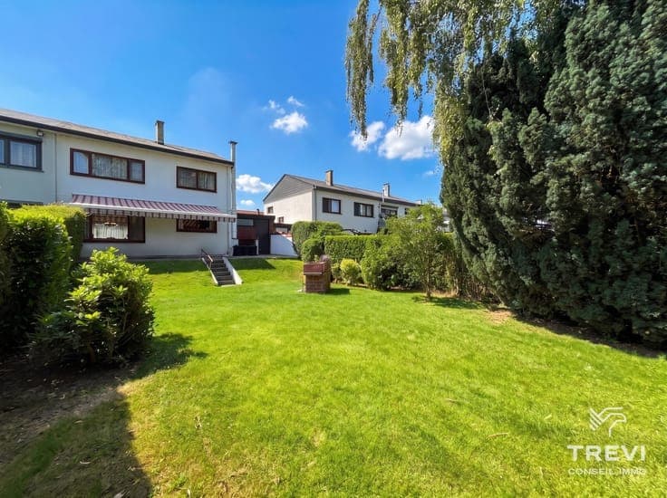 Jolie maison 3 façades avec beau jardin dans un joli quartie