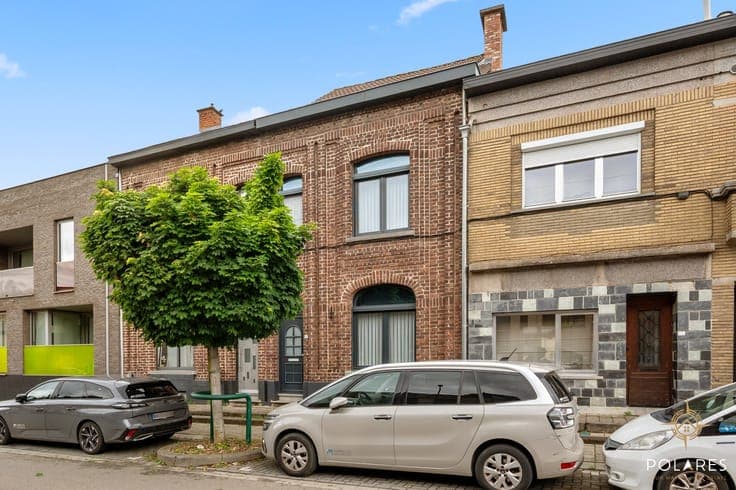 Ready-to-move-in terraced house with 4 bedrooms and a nice