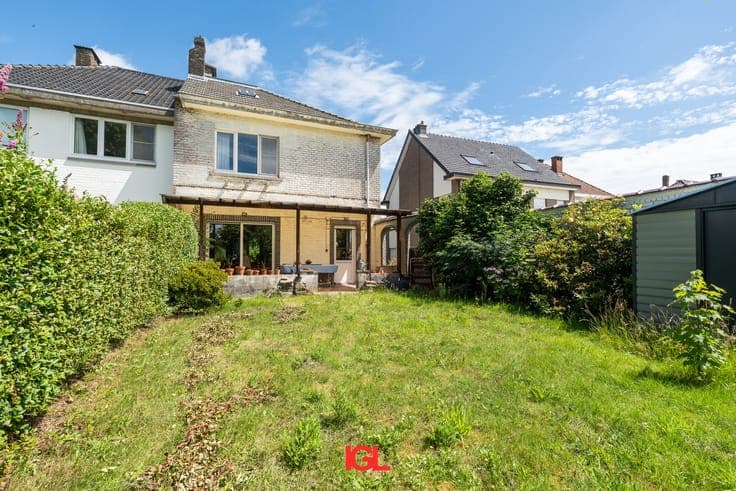 Four-bedroom townhouse with a garden in Sint-Pieters-Leeuw