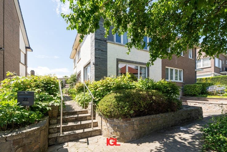 Four-bedroom townhouse with a garden in Sint-Pieters-Leeuw