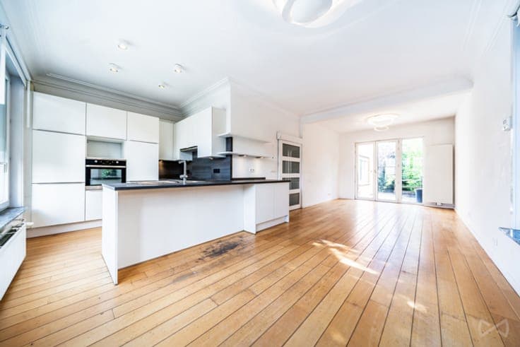 Three-sided single-family house in Uccle - to be renovated