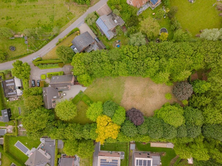 Exceptional villa with landscaped park garden