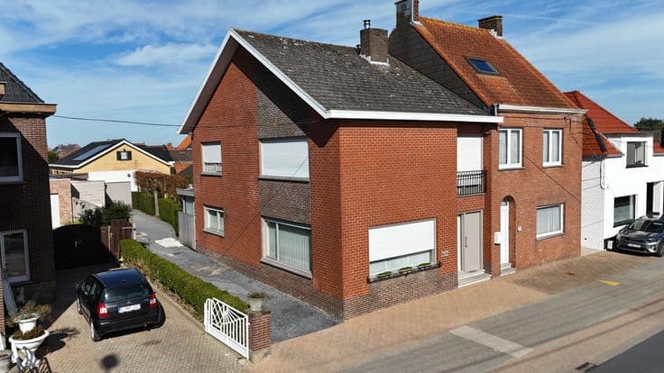 Halfopen 3 slaapkamerwoning in centrum Kortemark