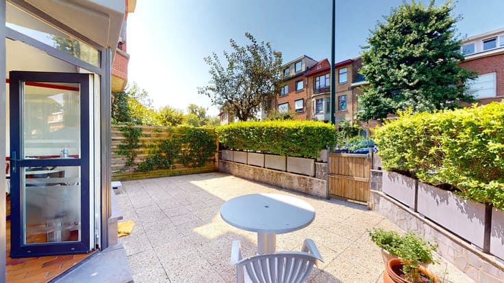 BOONDAEL : IMMEUBLE RAPPORT MIXTE +/- 290M2