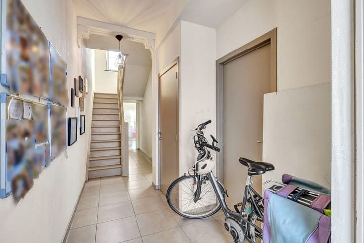 Move-in ready home with 3 bedrooms and parking in Aalst