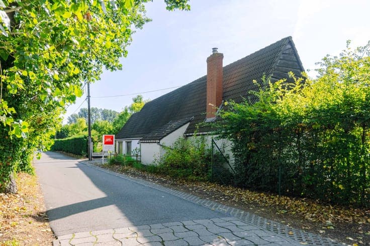Landhuis met renovatiepotentieel