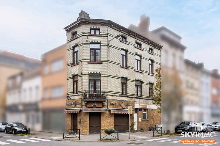 COMMERCIAL BUILDING IN A STRATEGIC LOCATION