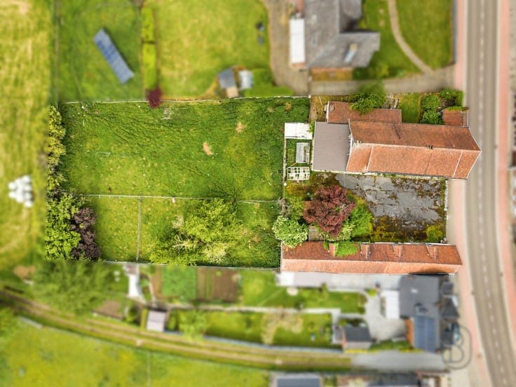 Charming farmhouse with lots of potential, in need of renova