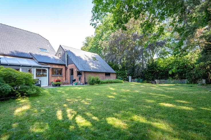 A villa in a quiet location with 3 spacious bedrooms