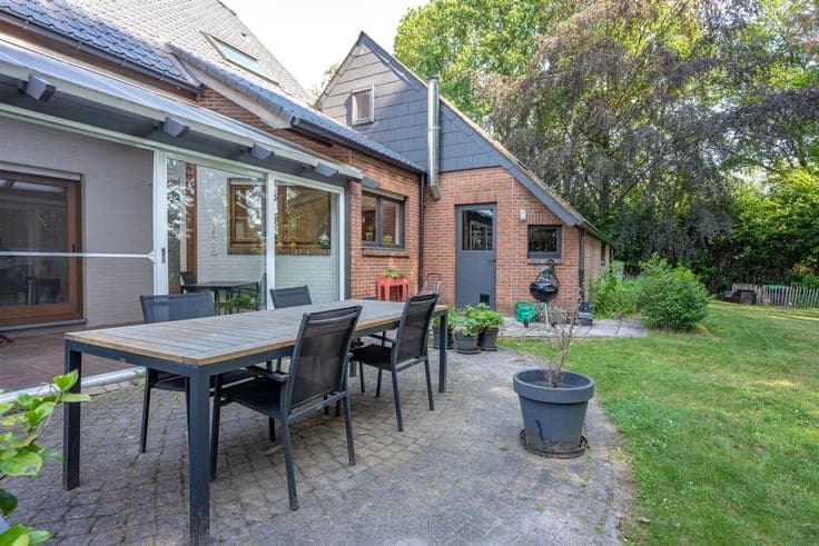 A villa in a quiet location with 3 spacious bedrooms