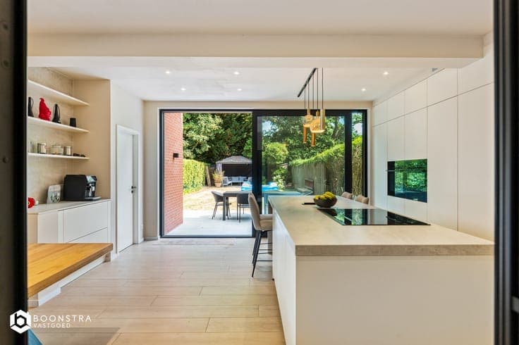Instapklare woning met 4 slpkrs in hartje Edegem