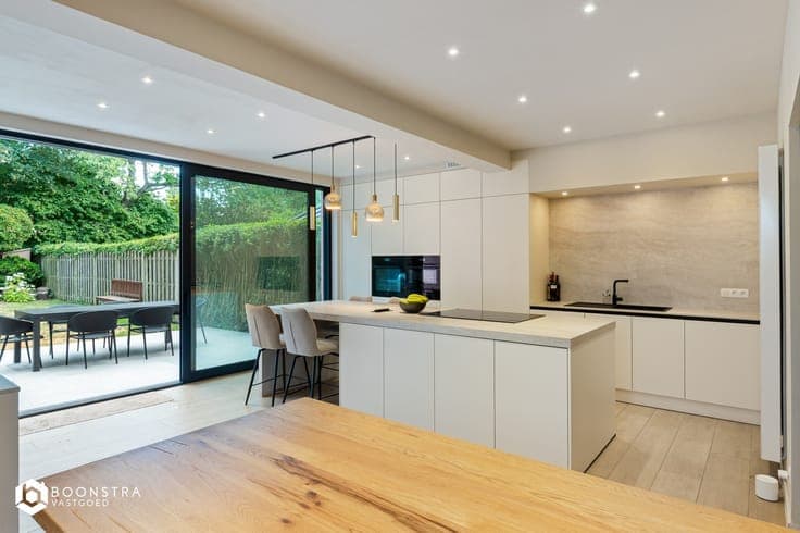 Instapklare woning met 4 slpkrs in hartje Edegem