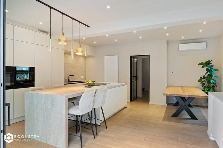 Instapklare woning met 4 slpkrs in hartje Edegem