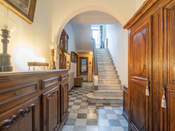 House with Conversion Potential in Saint-Hubert