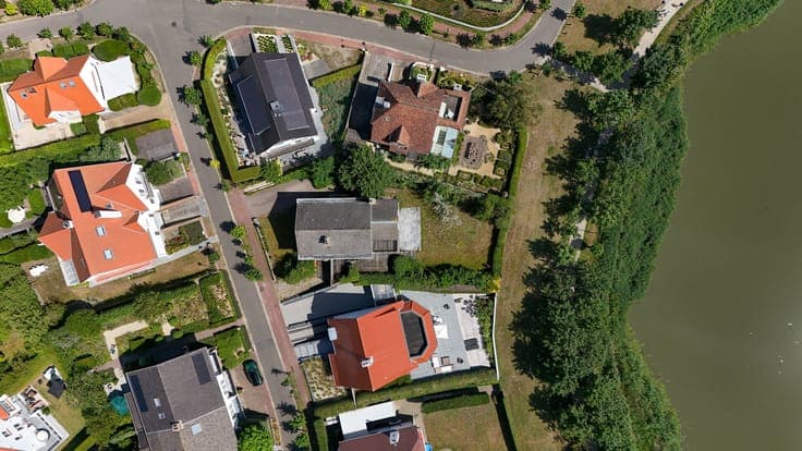 Villa to renovate in an exclusive location with a plot of ap