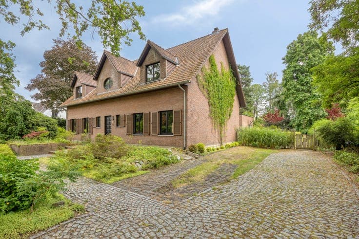 Character villa with five bedrooms in Bolderberg