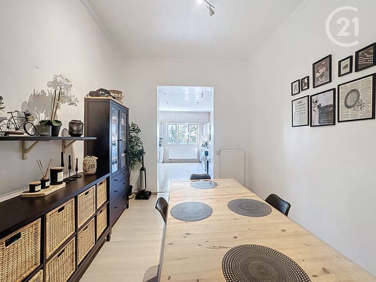 Spacious house with garden – dual living potential!