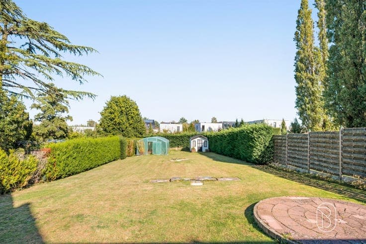 Quietly located 3-bedroom house with a large yard