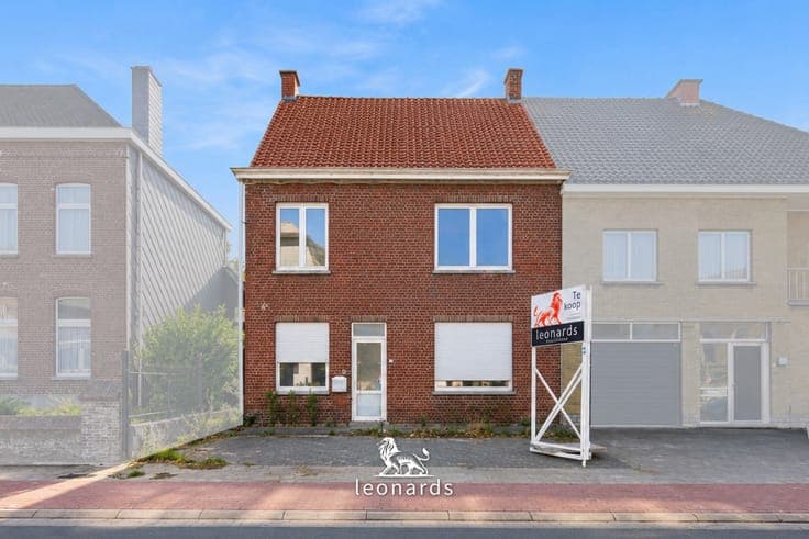 Semi-detached home to renovate in a prime Anzegem location