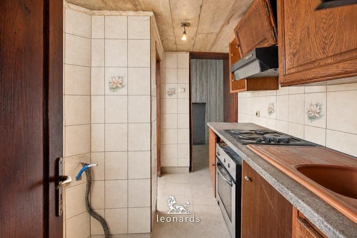 Semi-detached home to renovate in a prime Anzegem location