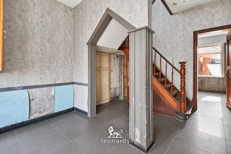 Semi-detached home to renovate in a prime Anzegem location