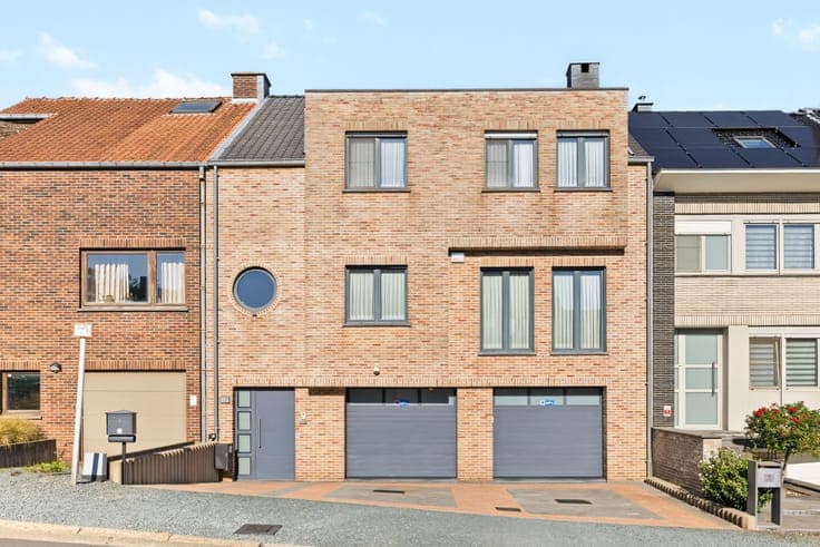 Ruime gezinswoning met 265 m² woonoppervlakte, dubbele ga...