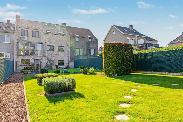 Ruime gezinswoning met 265 m² woonoppervlakte, dubbele ga...