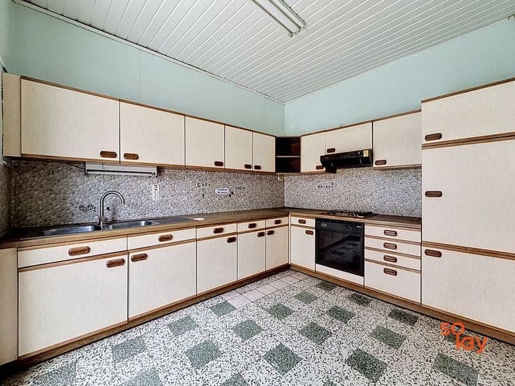 Spacious 3-bedroom house in need of renovation!