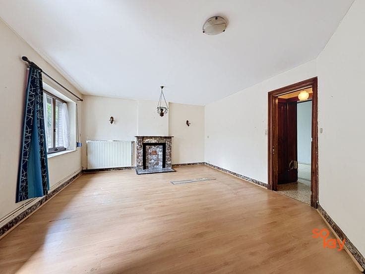 Spacious 3-bedroom house in need of renovation!