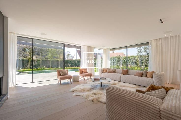 High-end new-build villa with swimming pool, large basement