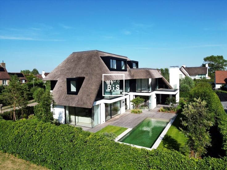 High-end new-build villa with swimming pool, large basement